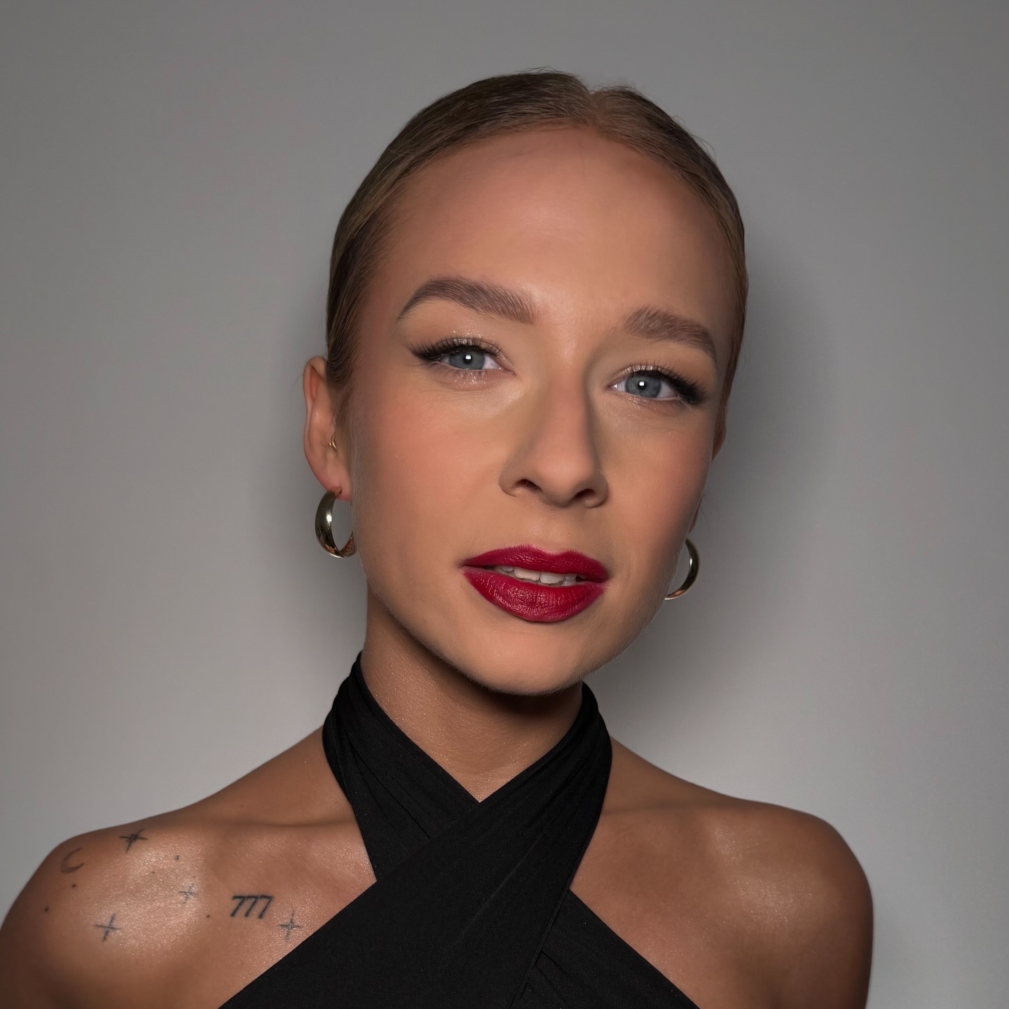 Model with professional makeup & hairstyles