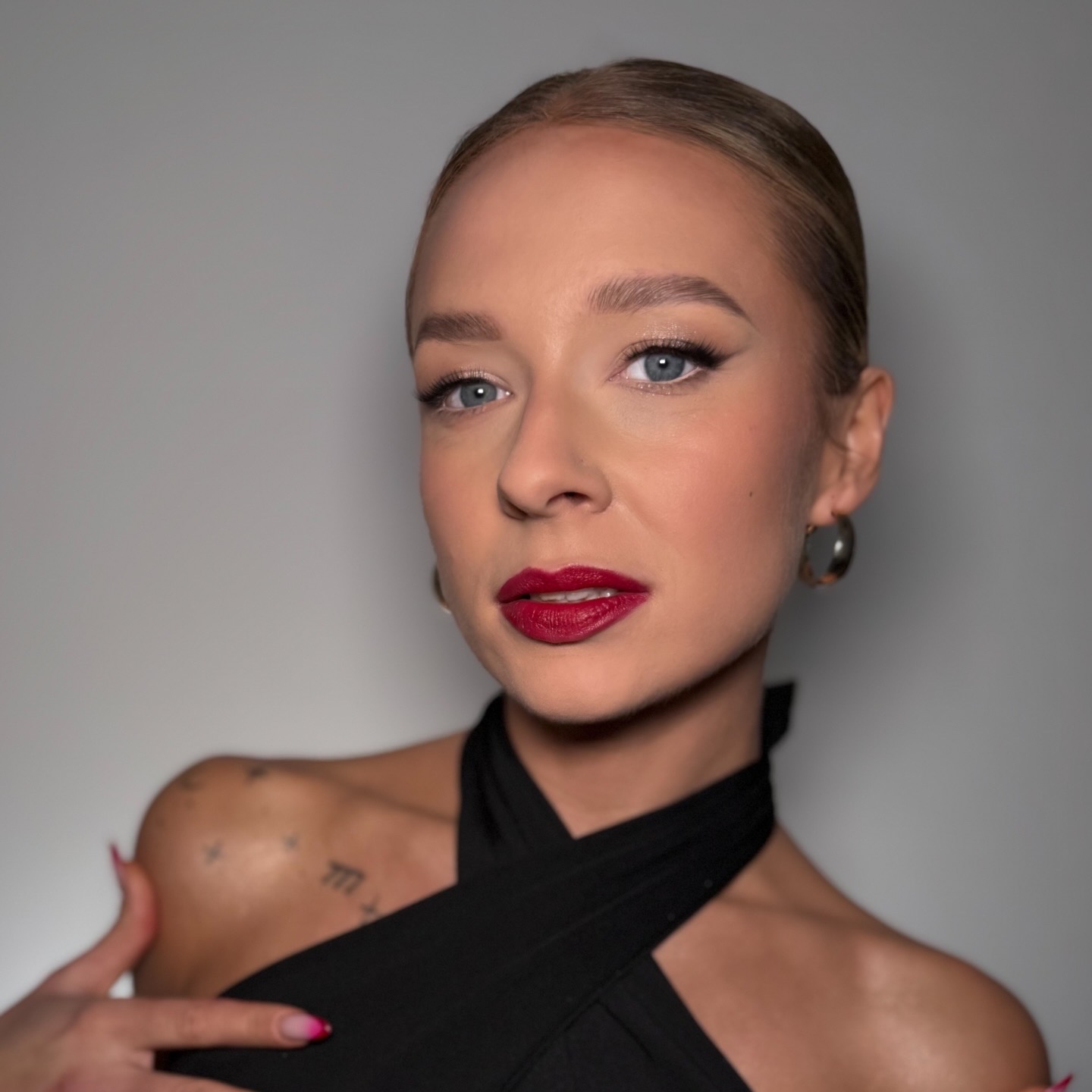 Model with professional makeup & hairstyles